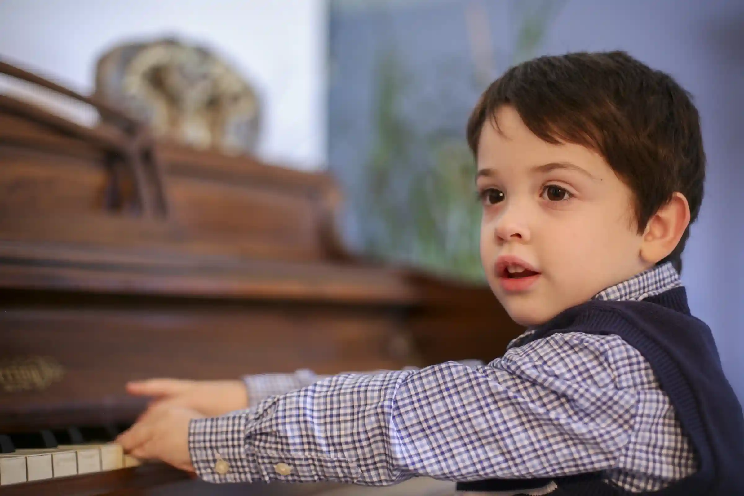 kid playing piano shoot kobi studio