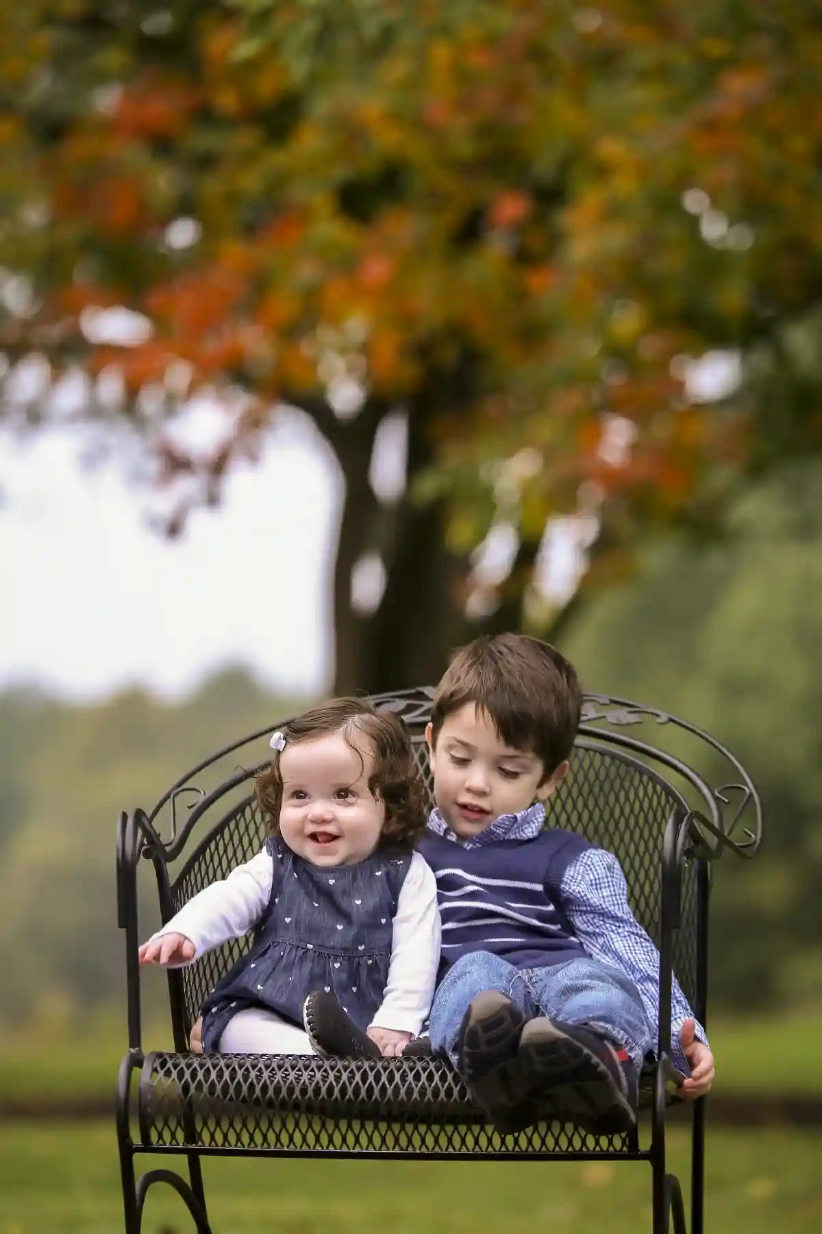 kids on bench in park lyndhurst ohio photoshoot kobi studio