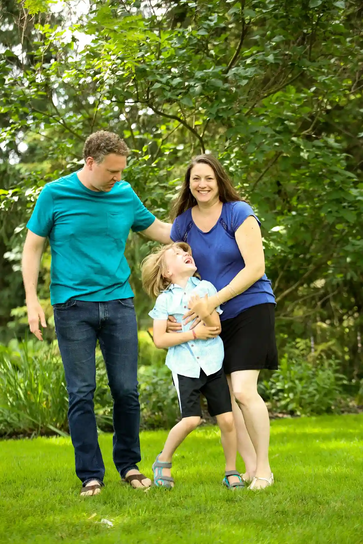 playful kiss family shoot kobi studio (2)